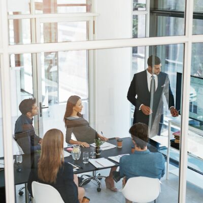 Estudiar el máster en inteligencia artificial aplicada a la estrategia empresarial