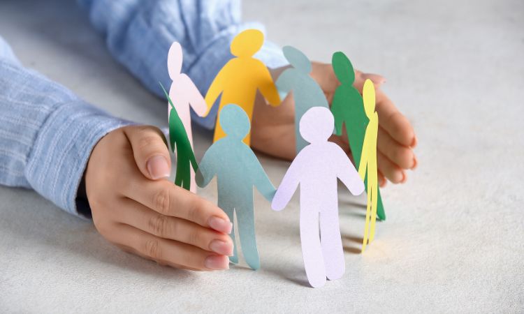 ¿Qué es el arraigo social en España? Requisitos y tramitación en 2026