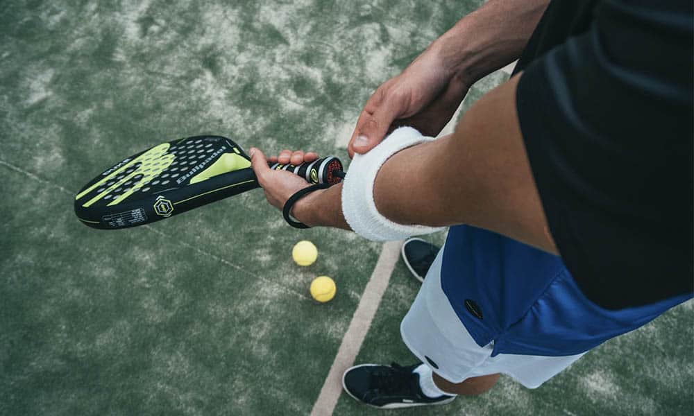 Cómo se saca en un tie break en el pádel? 