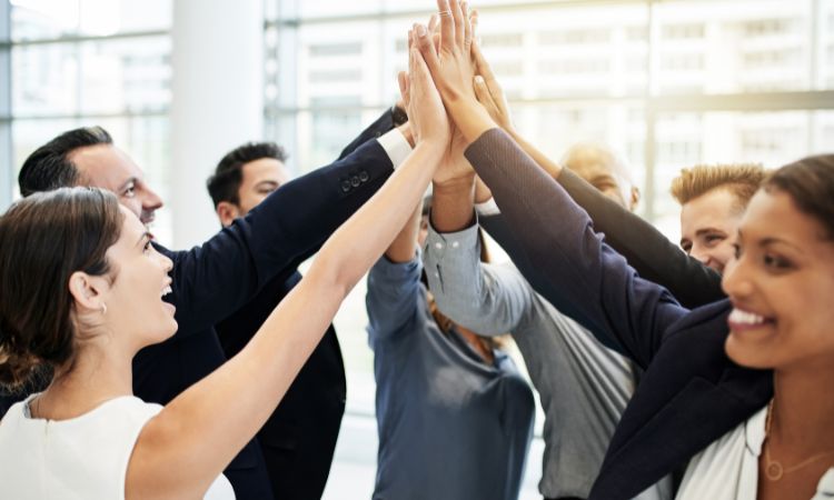 ¿Cómo motivar a un equipo de trabajo? 9 estrategias que funcionan