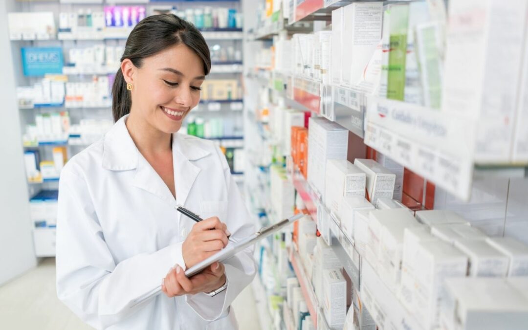¿Cómo trabajar en una farmacia: requisitos, puestos y opciones formativas?