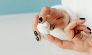 Descubre los síntomas y tratamientos de la dermatitis por estrés