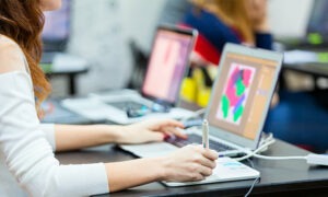 Descubre las ventajas de estudiar diseño gráfico online