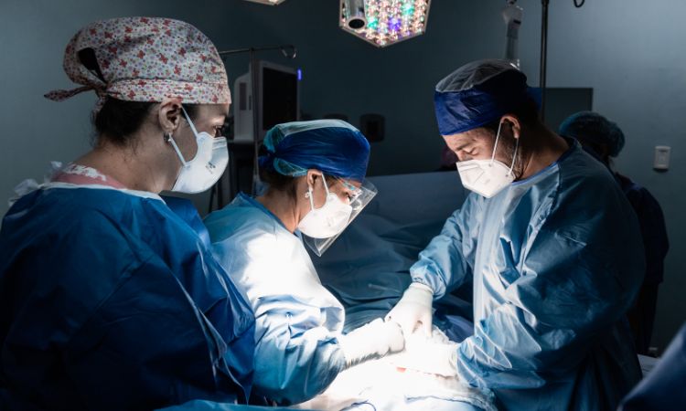 ¿Dónde estudiar cirugía médica? La opción que marca la diferencia