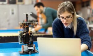 Descubre todo lo que aprenderás al estudiar robótica en Esneca Business School