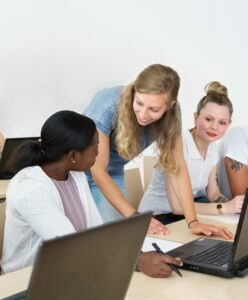 Estudiar el máster en inteligencia artificial aplicada en la educación y la docencia