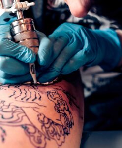 Máster de Tatuador Profesional + Máster Higiénico Sanitario + Máster en Micropigmentación