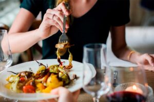 Nutrición y alimentación no son lo mismo. Te contamos en qué se diferencian y por qué nos confundimos
