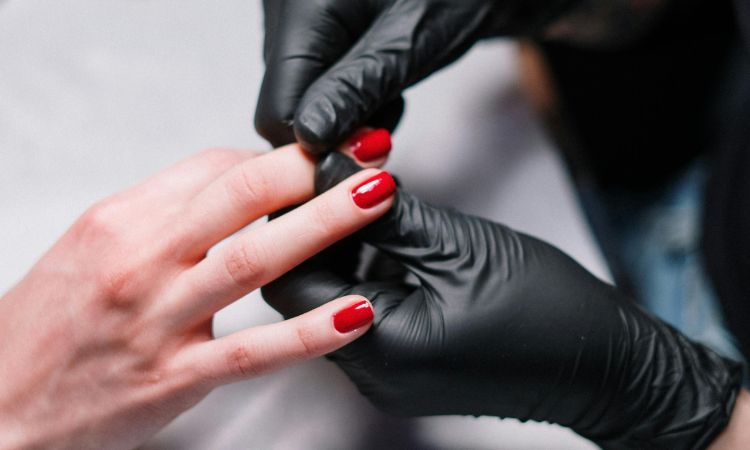 ¿Qué es la manicura semipermanente y cuánto dura?