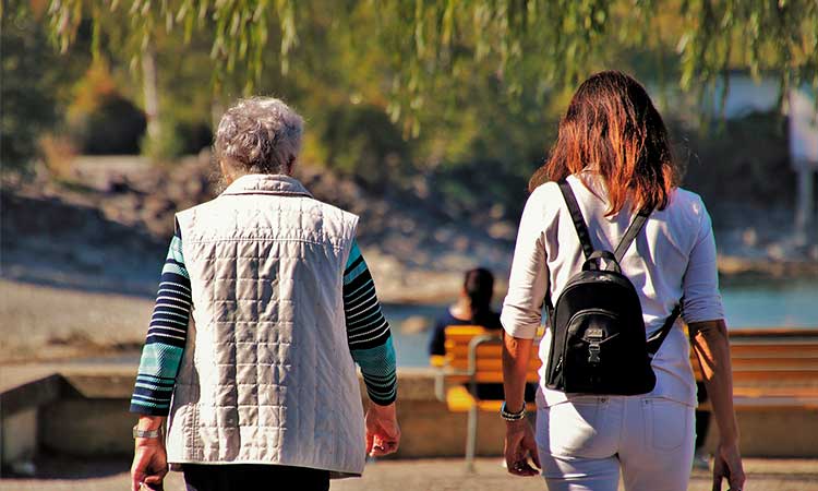 Gerocultores o auxiliares de geriatría: Funciones que realizan en una residencia