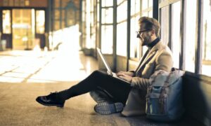 Conoce qué estudiar a los 40 con estos cursos cortos y con salidas laborales