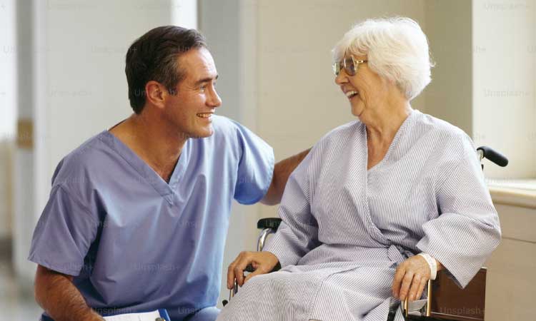 Qué Hace Un Auxiliar de Enfermería? Tareas y Funciones