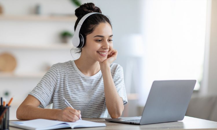 ¿Cuál es la reputación de Esneca Business School en el mundo educativo?
