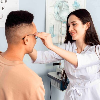 Con el curso Técnico Auxiliar de Farmacia + Técnico Auxiliar de Óptica podrás convertirte en un experto en este ámbito