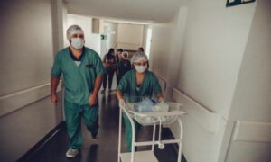 Conoce cuáles son los tipos de drenajes en auxiliar de enfermería